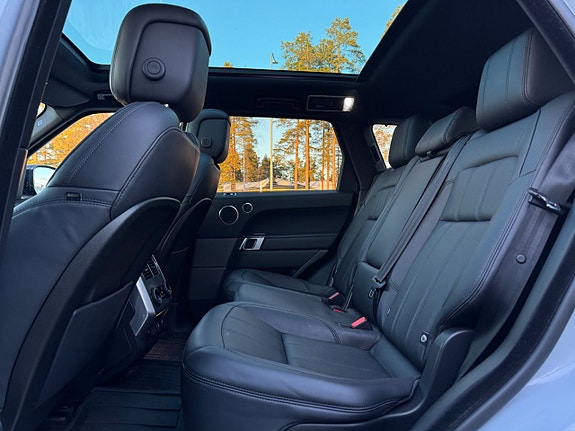 Land Rover Range Rover Sport 8 of 30