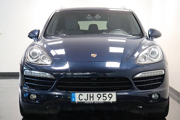 Porsche Cayenne 3 of 5