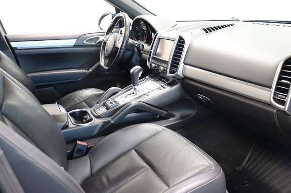 Porsche Cayenne 12 of 22
