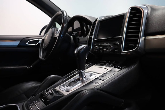 Porsche Cayenne 17 of 22