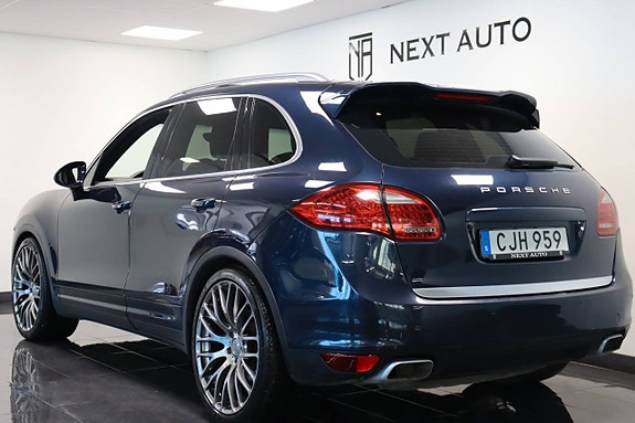 Porsche Cayenne 2 of 5