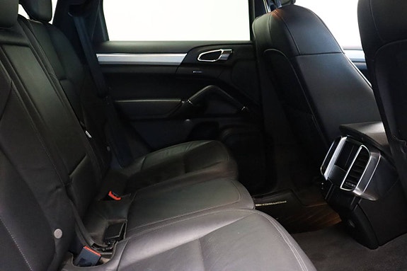 Porsche Cayenne 14 of 22