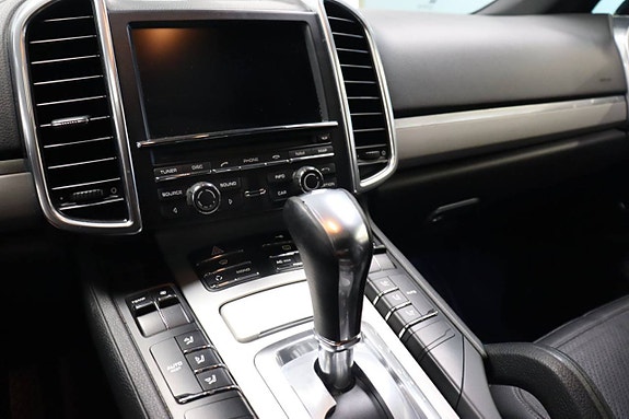 Porsche Cayenne 16 of 22