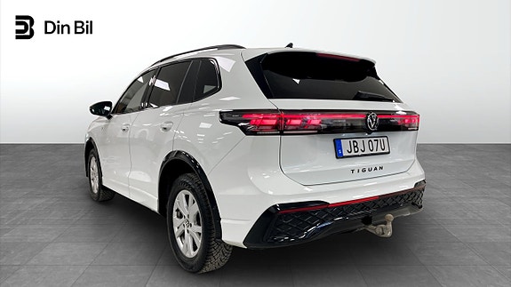 Volkswagen Tiguan 3 of 5