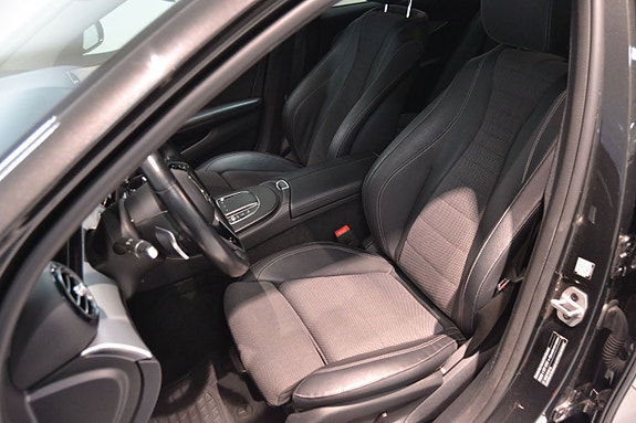 Mercedes-Benz E300 de 13 of 17