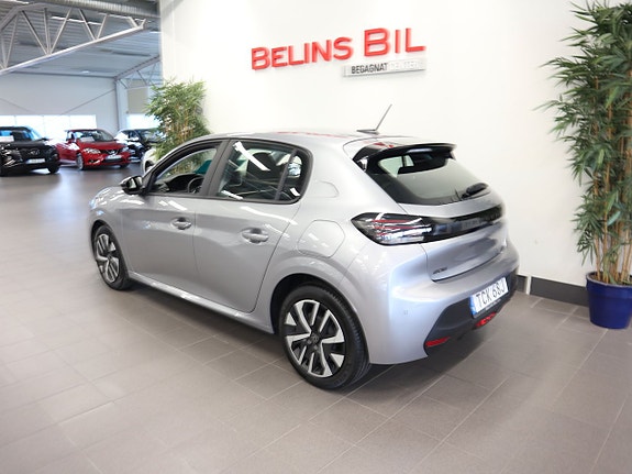 Peugeot 208 3 of 5