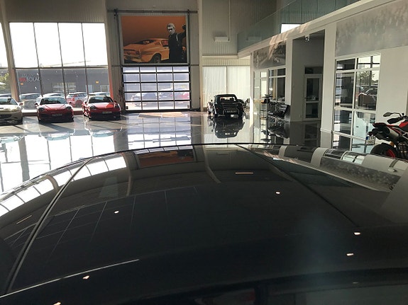 Porsche Panamera 4 3 of 5