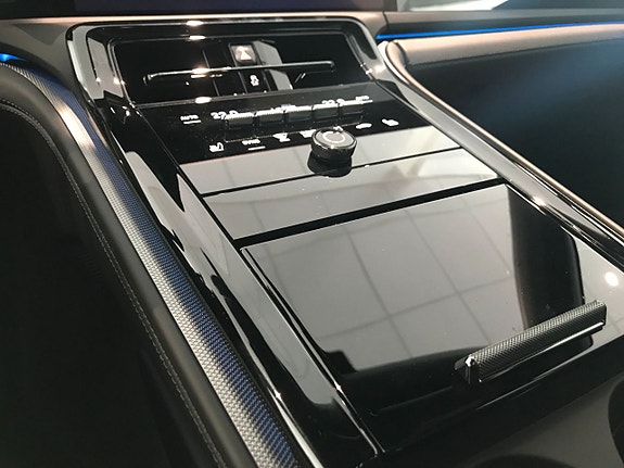 Porsche Panamera 4 9 of 16