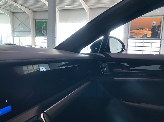 Porsche Panamera 4 14 of 16