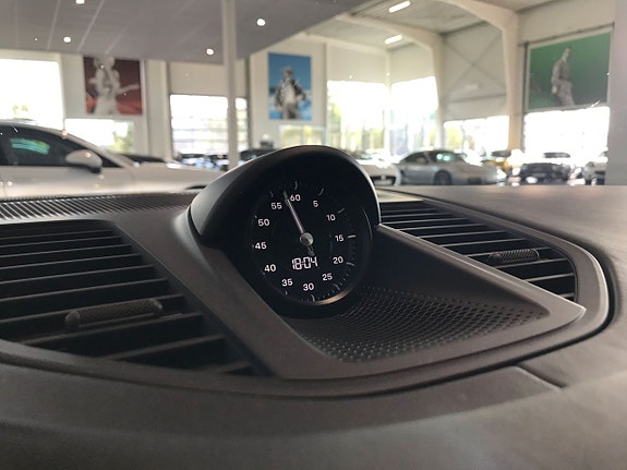 Porsche Panamera 4 8 of 16