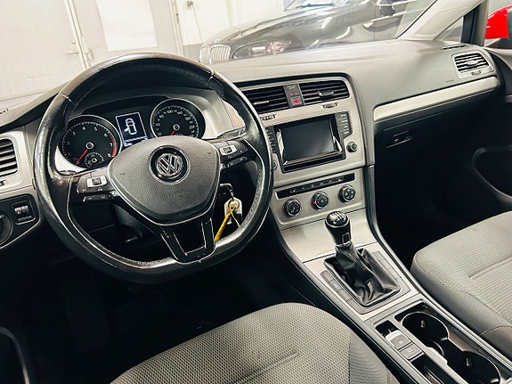 Volkswagen Golf VII 11 of 16