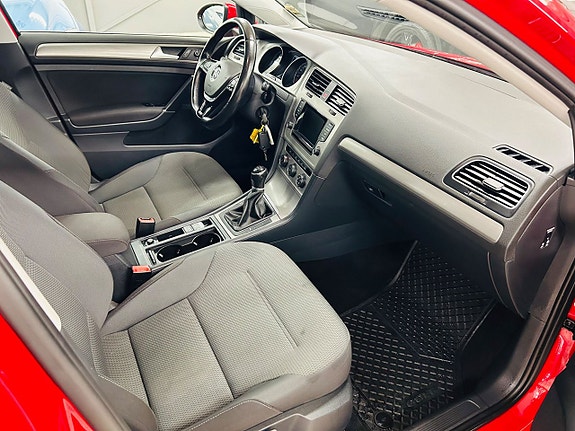 Volkswagen Golf VII 9 of 16