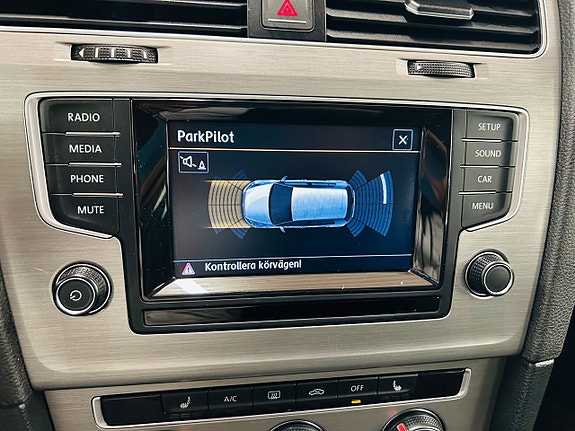 Volkswagen Golf VII 14 of 16
