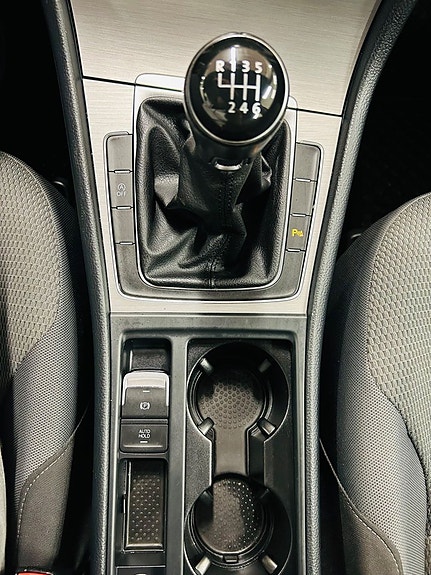 Volkswagen Golf VII 13 of 16