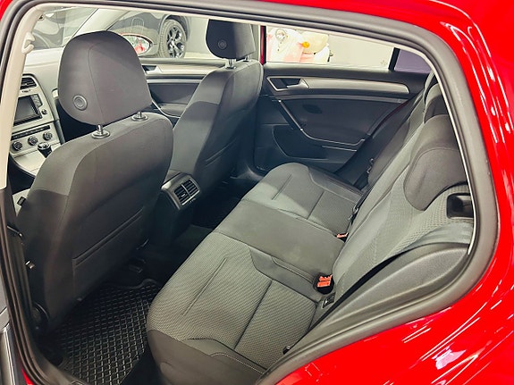 Volkswagen Golf VII 16 of 16