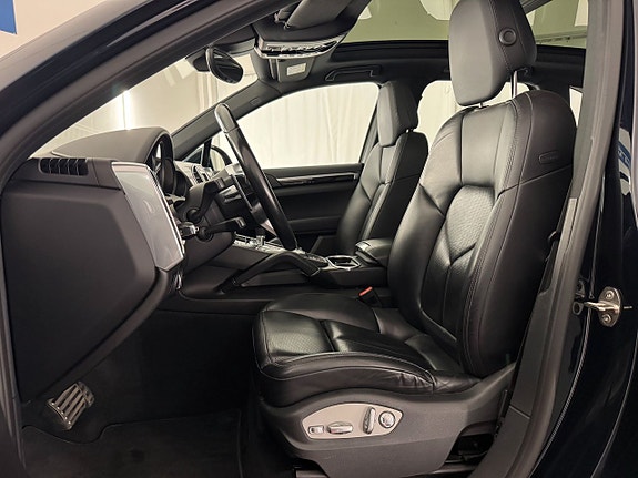 Porsche Cayenne S 9 of 22
