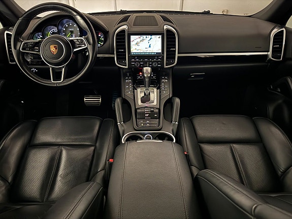 Porsche Cayenne S 12 of 22
