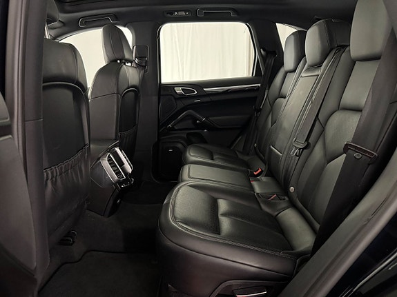 Porsche Cayenne S 10 of 22