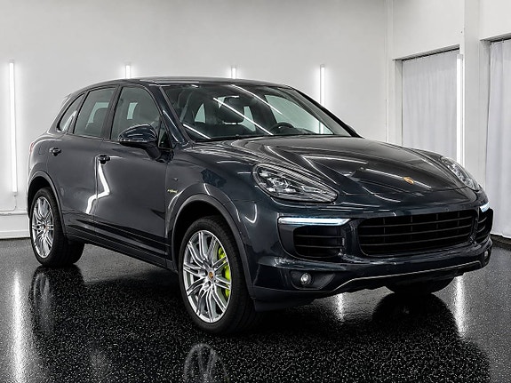 Porsche Cayenne S 3 of 22