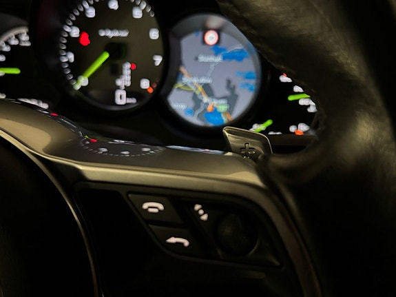 Porsche Cayenne S 16 of 22