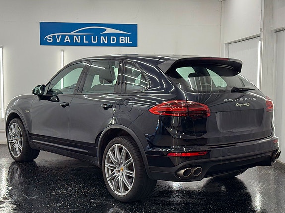 Porsche Cayenne S 5 of 5