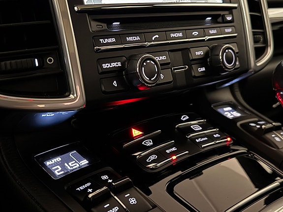 Porsche Cayenne S 18 of 22