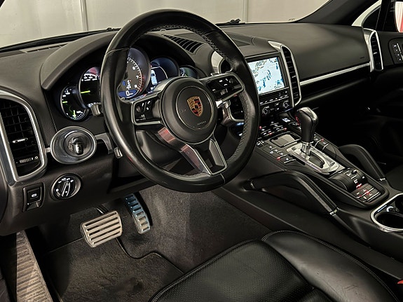 Porsche Cayenne S 8 of 22