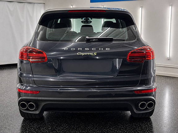 Porsche Cayenne S 6 of 22