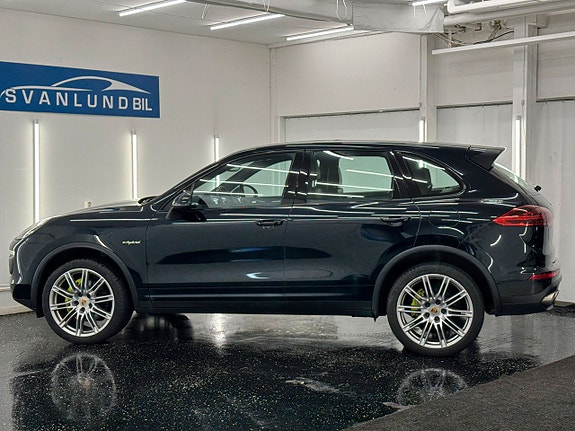 Porsche Cayenne S 4 of 5