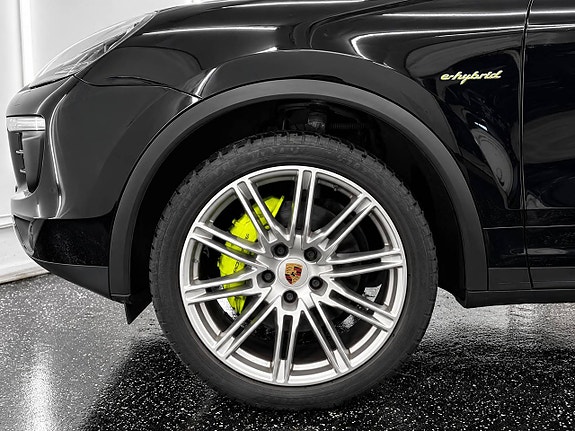 Porsche Cayenne S 7 of 22