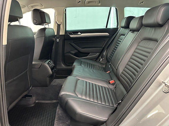 Volkswagen Passat Alltrack 10 of 24