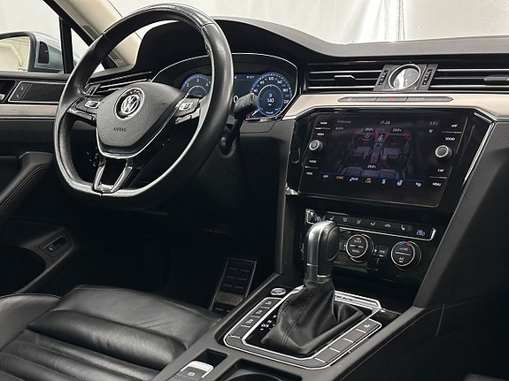 Volkswagen Passat Alltrack 13 of 24