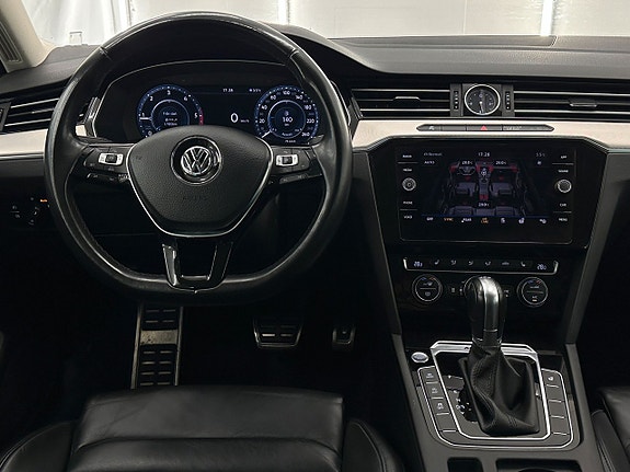 Volkswagen Passat Alltrack 12 of 24
