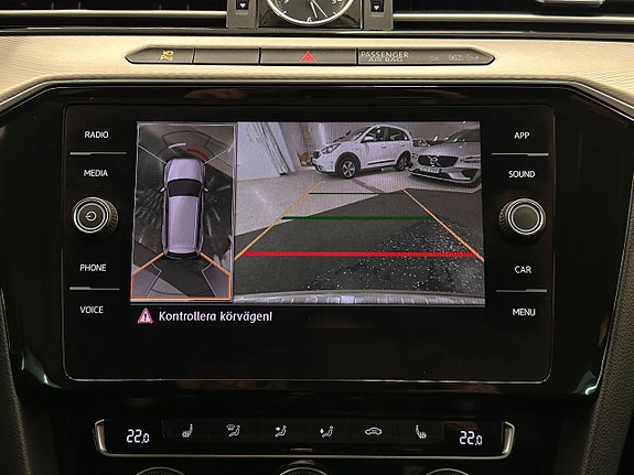 Volkswagen Passat Alltrack 17 of 24
