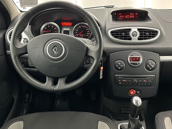 Renault Clio 11 of 17