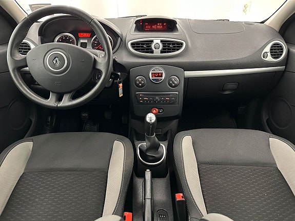 Renault Clio 10 of 17