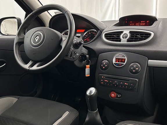Renault Clio 12 of 17