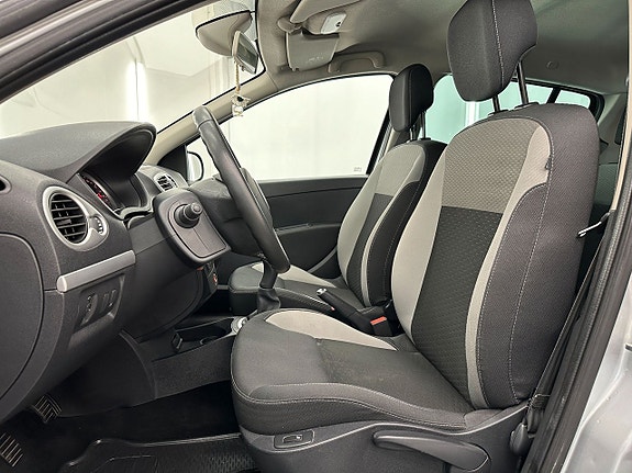 Renault Clio 8 of 17