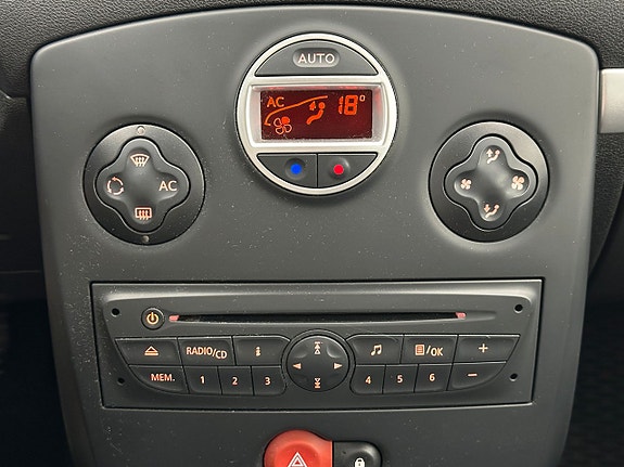 Renault Clio 14 of 17