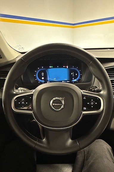 Volvo XC90 10 of 18