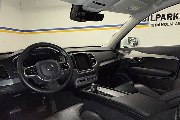 Volvo XC90 8 of 18