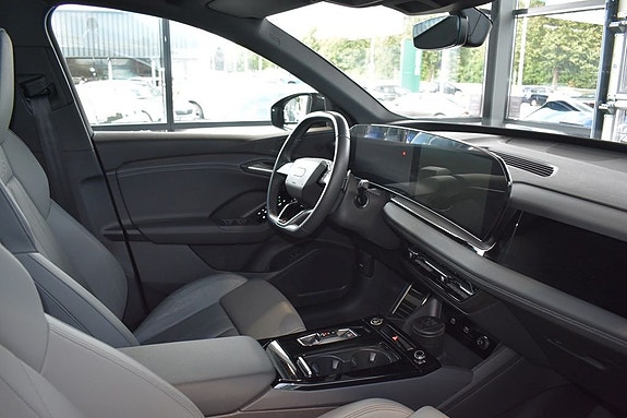 Audi Q6 e-tron 4 of 5