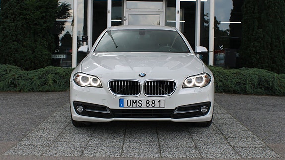 BMW 520d 2 of 5