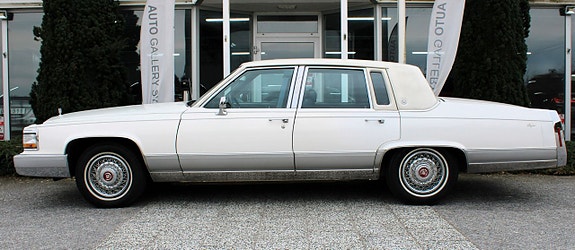 Cadillac Brougham 5 of 16