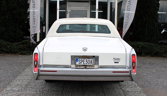 Cadillac Brougham 16 of 16