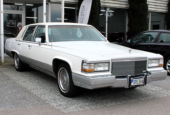 Cadillac Brougham 4 of 16