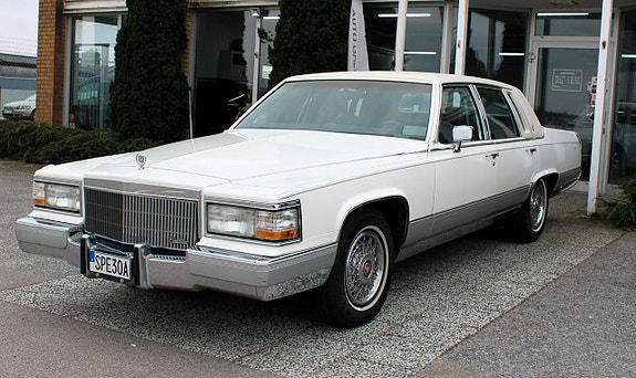 Cadillac Brougham 3 of 16