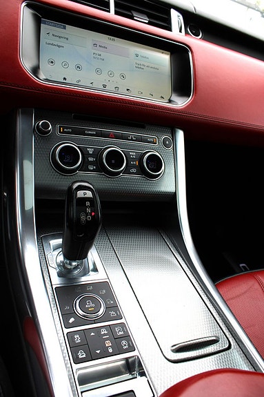 Land Rover Range Rover Sport 16 of 22