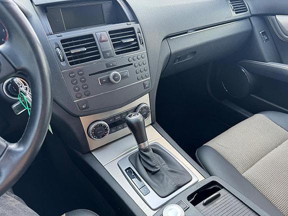 Mercedes-Benz C200 7 of 14