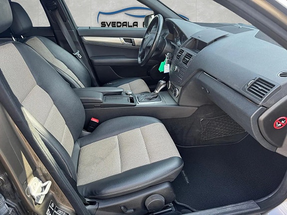 Mercedes-Benz C200 12 of 14